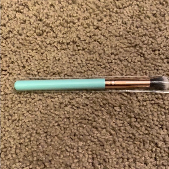 Elizabeth Mott Blue Blending Brush - Picture 3 of 4